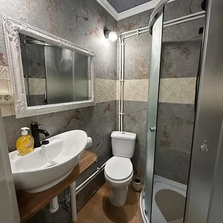 Tolli & House Hostel *